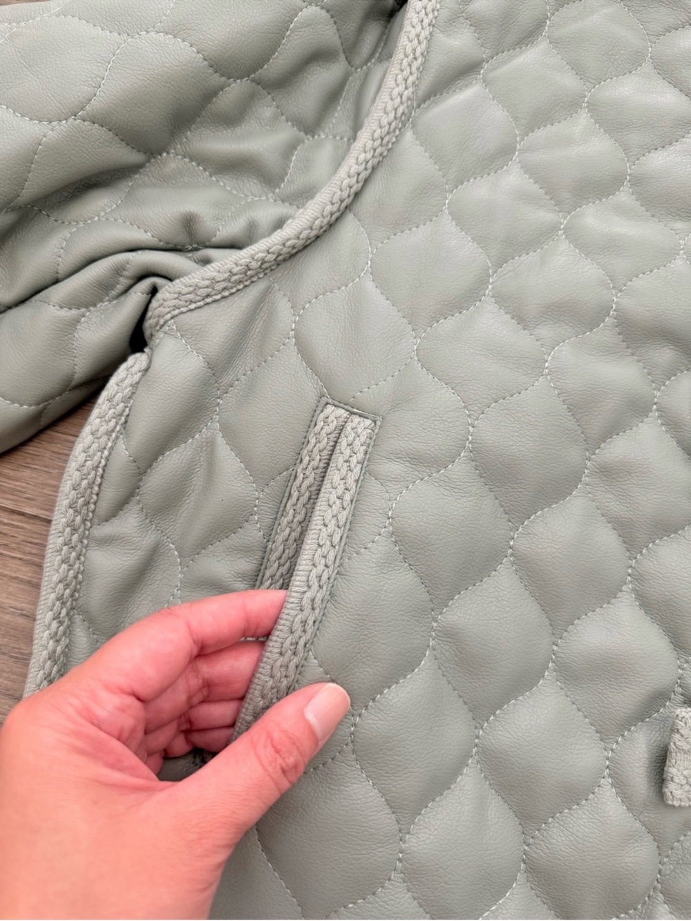 Aaron & Amber Quilted Faux Leather Oversized Collarless Jacket Green Small - Picture 7 of 13